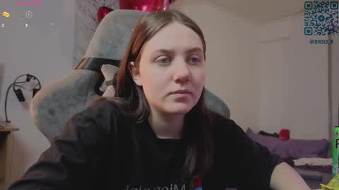 Snapshot of holy_kveta chatting on February 17, 2026, 3:25 am Kviki online show from February 17, 2026, 3:25 am