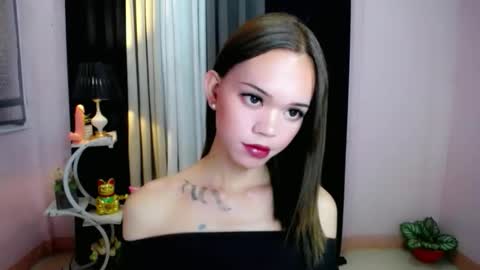 Snapshot of holy_maxine chatting on December 3, 2025, 1:31 pm holy_maxine online show from December 3, 2025, 1:31 pm