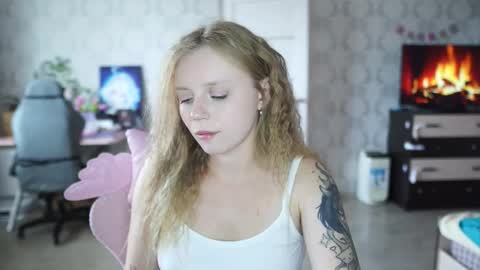 Snapshot of holydumplings chatting on October 13, 2025, 9:31 am Taiga online show from October 13, 2025, 9:31 am