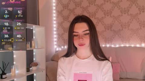 Mia online show from November 19, 2025, 3:17 am