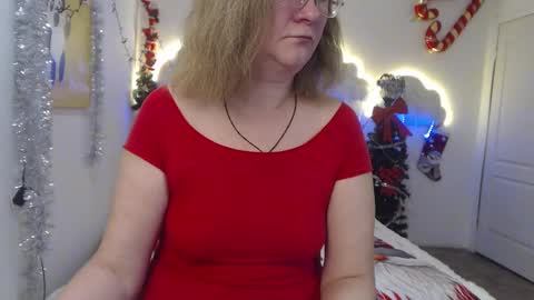 holymilfa online show from December 11, 2024, 7:42 am