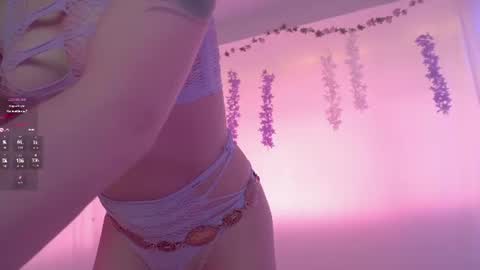 honeeeey_ online show from July 10, 2026, 10:34 pm