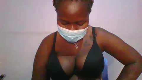 honey_beb online show from September 21, 2025, 4:36 am