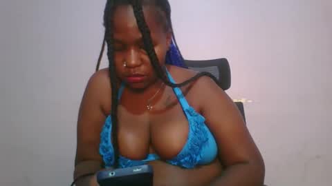 honey_beb online show from October 28, 2025, 7:05 pm
