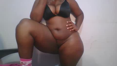 honey_beb online show from October 29, 2025, 7:10 am