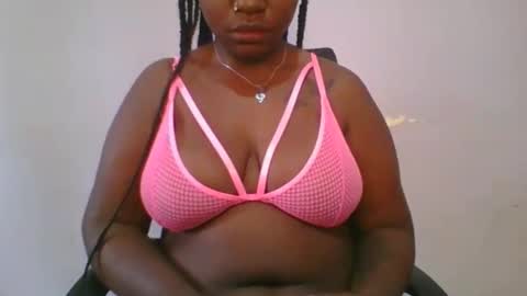 honey_beb online show from November 4, 2025, 8:57 am
