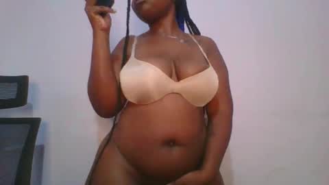 honey_beb online show from November 13, 2025, 4:22 am