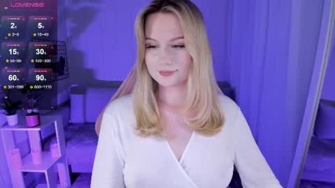 Snapshot of honey_blondee chatting on June 30, 2026, 8:43 pm Tammy online show from June 30, 2026, 8:43 pm