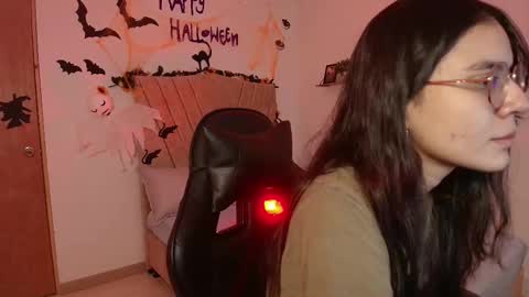   online show from October 10, 2025, 3:44 pm