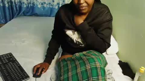 honey_caddy online show from July 5, 2026, 5:42 pm