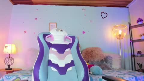 Snapshot of honey_fox01 chatting on December 15, 2024, 4:29 am HONEY online show from December 15, 2024, 4:29 am