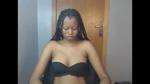 Snapshot of honey_juicydoll chatting on November 21, 2025, 8:24 am Sonia online show from November 21, 2025, 8:24 am