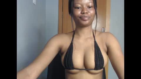 Snapshot of honey_juicydoll chatting on December 15, 2025, 7:34 am Sonia online show from December 15, 2025, 7:34 am