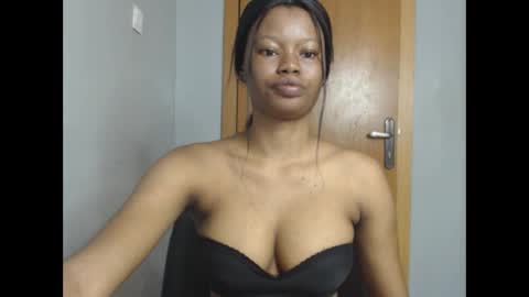 Snapshot of honey_juicydoll chatting on December 16, 2025, 6:51 am Sonia online show from December 16, 2025, 6:51 am