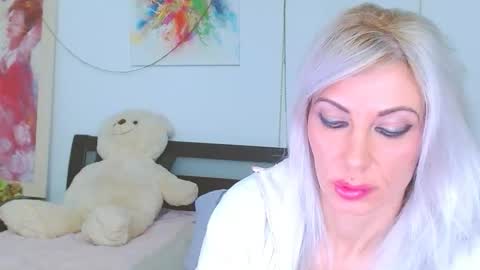 honey_lara online show from February 5, 2026, 1:54 am