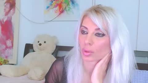 honey_lara online show from April 3, 2026, 8:51 pm