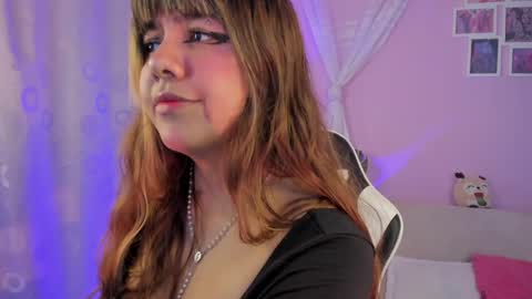 Snapshot of honey_m0on chatting on April 11, 2026, 6:45 pm Milenka online show from April 11, 2026, 6:45 pm