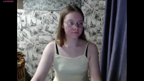 Lina online show from December 26, 2024, 12:38 pm