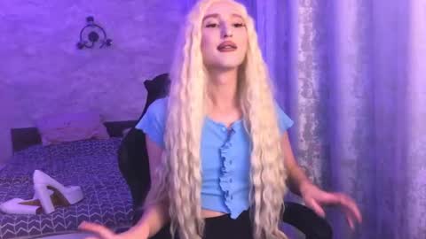 honey_sunset online show from September 11, 2025, 5:13 pm