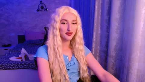 honey_sunset online show from September 26, 2025, 6:12 pm