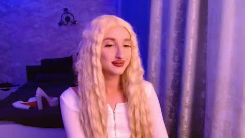 honey_sunset online show from October 5, 2025, 5:55 pm