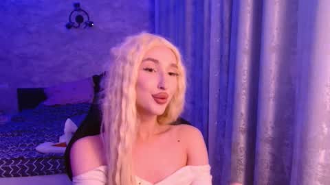 honey_sunset online show from November 29, 2025, 9:18 pm