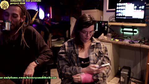 Honey and Bear online show from December 15, 2024, 4:07 am