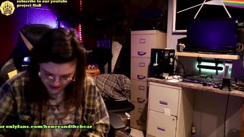 Honey and Bear online show from December 20, 2024, 3:47 am