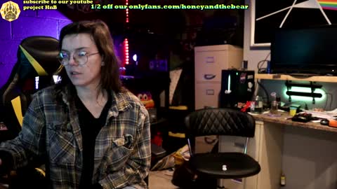 Honey and Bear online show from January 4, 2025, 3:40 am