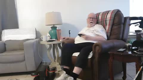 Snapshot of honeybuns344636 chatting on December 21, 2024, 7:38 pm Honey online show from December 21, 2024, 7:38 pm