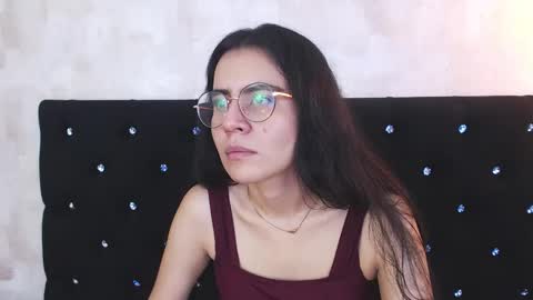Snapshot of honeybuu_ chatting on November 13, 2025, 1:54 pm Emily online show from November 13, 2025, 1:54 pm