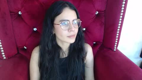 Snapshot of honeybuu_ chatting on November 16, 2025, 4:56 pm Emily online show from November 16, 2025, 4:56 pm