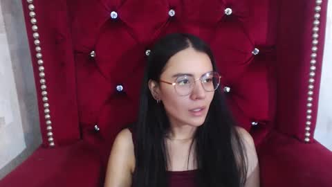 Snapshot of honeybuu_ chatting on November 25, 2025, 2:50 pm Emily online show from November 25, 2025, 2:50 pm