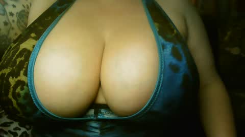 honeychambers online show from September 12, 2025, 10:21 pm