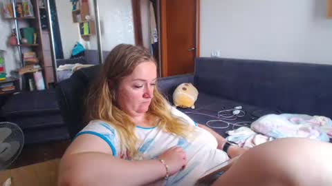 Snapshot of honeydewmolly chatting on July 4, 2026, 11:05 am HoneydewMolly online show from July 4, 2026, 11:05 am