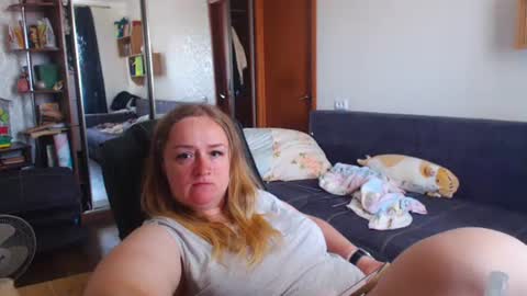Snapshot of honeydewmolly chatting on July 19, 2026, 11:36 am HoneydewMolly online show from July 19, 2026, 11:36 am