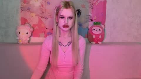 Snapshot of honeygold__ chatting on November 17, 2025, 5:30 pm Lisa online show from November 17, 2025, 5:30 pm