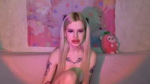 Snapshot of honeygold__ chatting on November 22, 2025, 1:37 am Lisa online show from November 22, 2025, 1:37 am