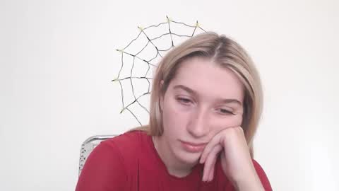 honeyveil online show from October 25, 2025, 11:29 am