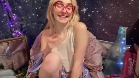 Emi Rose online show from February 22, 2025, 7:01 am