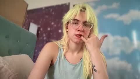 Emi Rose online show from November 24, 2025, 7:13 pm