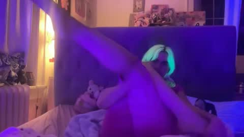 Emi Rose online show from February 5, 2026, 6:29 am