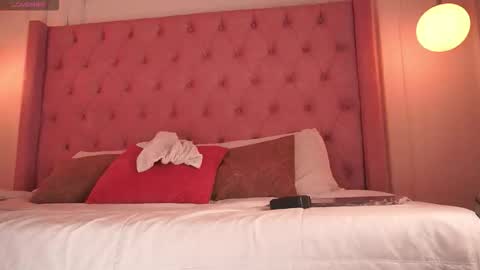 Honey Moon  Help me to reach 100 thumbs up online show from January 16, 2026, 7:29 pm