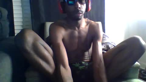 Snapshot of hoodlatelatenightshow chatting on November 1, 2025, 8:27 am blackhoodcouple online show from November 1, 2025, 8:27 am