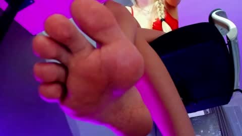 hooot_blonde777 online show from February 20, 2025, 11:32 pm