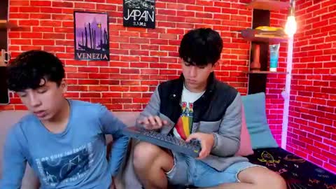 Snapshot of hoot_boyss_ chatting on June 16, 2026, 8:11 pm Jake y Troy online show from June 16, 2026, 8:11 pm