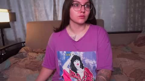 Snapshot of hoot_owl_cb chatting on April 29, 2026, 4:05 am Karina online show from April 29, 2026, 4:05 am
