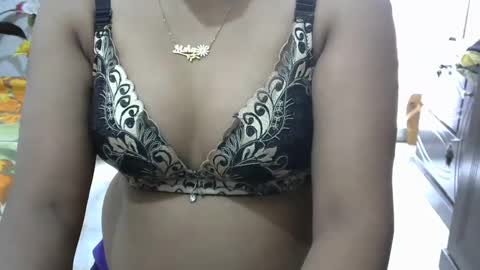 Snapshot of horneydesibaby chatting on February 23, 2025, 3:35 am horneydesibaby online show from February 23, 2025, 3:35 am