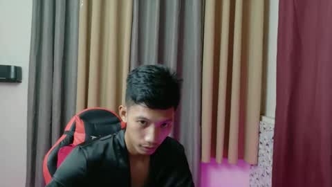 Snapshot of horny_asianmoreno chatting on November 24, 2025, 9:25 pm ROGER online show from November 24, 2025, 9:25 pm