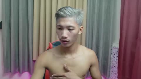 Snapshot of horny_asianmoreno chatting on December 4, 2025, 2:37 pm ROGER online show from December 4, 2025, 2:37 pm